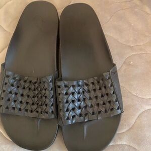 OluKai Kamola Black Woven Strap Sandals